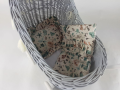 puppenwagen-rattan-mit-bettwasche