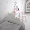 madchenzimmer-tisch-holz-rosa-spiegel-kinderzimmer