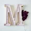 buchstaben-lampe-m-holz-holzdeko-kinderzimmer