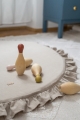 babyzimmer-leinen-beige-kinderzimmer-rund-krabbeldecke