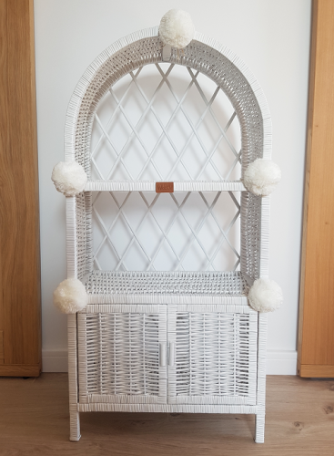 kinderzimmer-rattan-korb-madchenzimmer-weiss