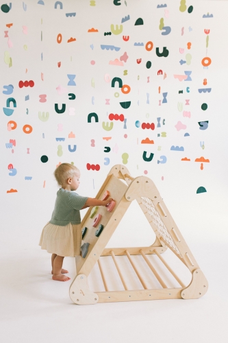 klettern-dreieck-montessori-kinderzimmer-holz.jpg