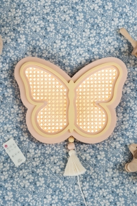 Lampe Schmetterling aus Holz & Rattan – handgefertigtes Nachtlicht fürs Kinderzimmer