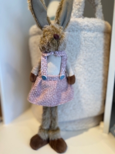 Deko Osterhase rosa mit Kleid – großer Hase mit langen Beinen | Ostergeschenk
