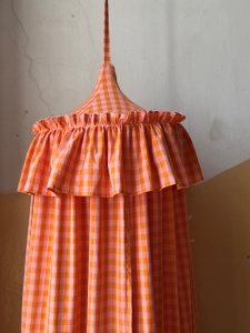 Kinderzimmer Baldachin OEKO-TEX® Baumwolle – rot kariert mit Rüsche